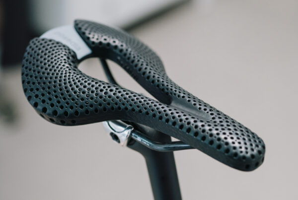Black 3D-printed Posedla Joyseat saddle mounted on a bike seatpost, top view of the honeycomb lattice
